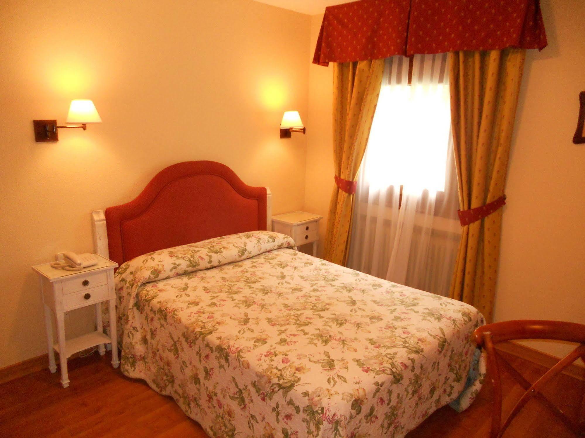 Hotel Rural Las Postas Навасеррада Экстерьер фото